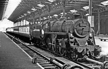 A local train facing London in 1961 Marylebone 2 railway station geograph-2170940-by-Ben-Brooksbank.jpg