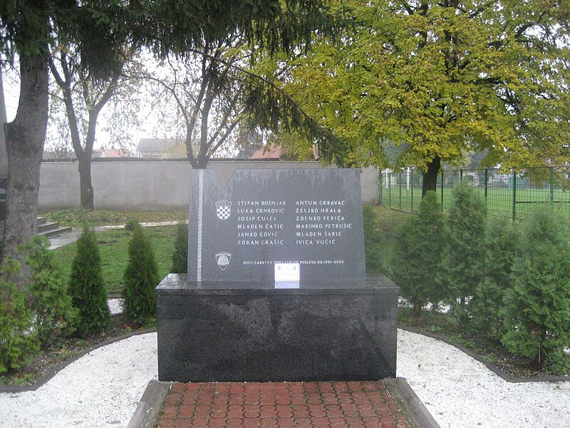 File:Memorial in Borovo Selo.JPG