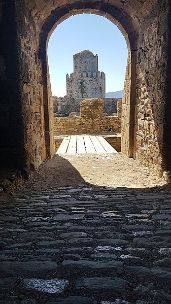 File:Methoni castle tower.jpg