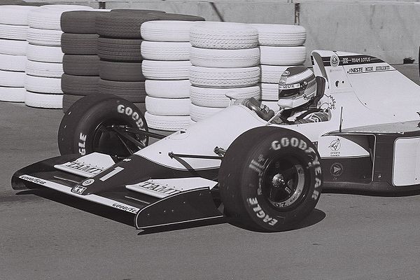 Häkkinen driving for Lotus at the 1991 United States Grand Prix, his Formula One debut race