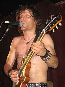 Scalzi performing with Slough Feg in 2005