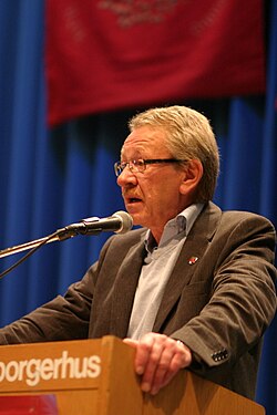Milton Graff Pedersen taler 1. maj 2010 i Hvidovre.