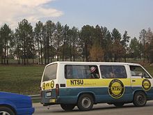 Minibus-Taxi auf der Autobahn