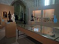 Vue de l'exposition Mirabilis dans la grande chapelle du Palais des Papes à Avignon