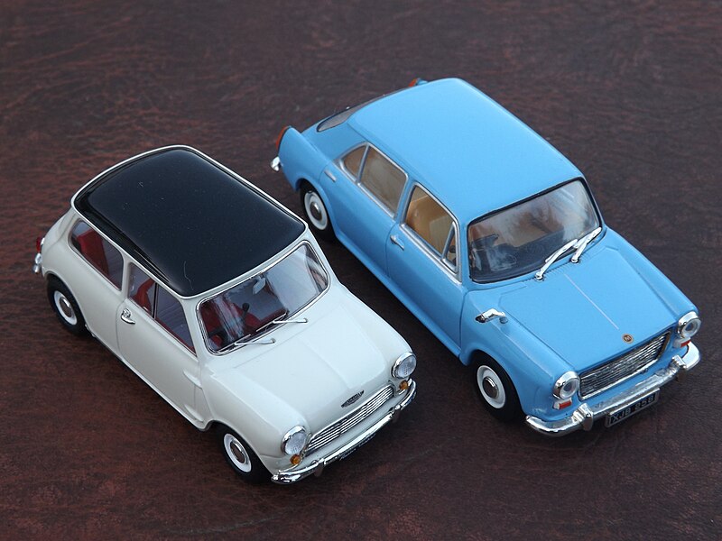 File:Morris 1100 (ADO16) 1962 & Austin Mini Cooper (ADO15) (15904197281).jpg