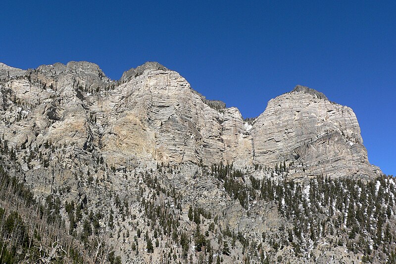 File:Mummy Mountain cliffs 2.jpg