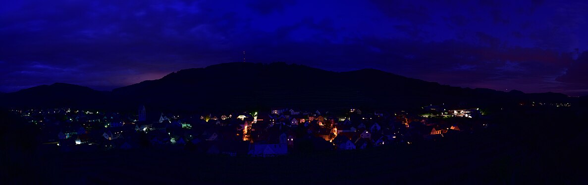 Nachtpanorama Oberbergen im Kaiserstuhl