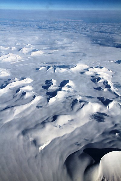 File:Nathorst Land IMG 4481 Doktorbreen Systerbreen Strongbreen.JPG