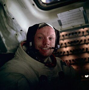 Нил Армстронг в кабине «Орла» после выхода на поверхность Луны