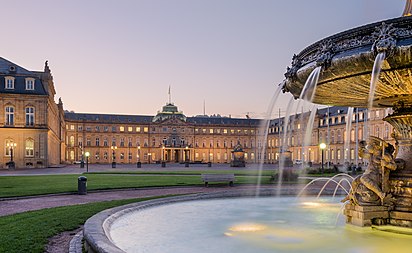 English: Neues Schloss (new palace), Schlossplatzspringbrunnen (Schlossplatz, Stuttgart, Germany). Deutsch: Neues Schloss, Schloßplatzspringbrunnen (Schloßplatz in Stuttgart).