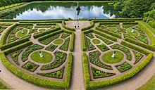 Blick vom Globushaus nach Süden auf Spiegelteich, Herkulesfigur und die südliche Gartenterrasse