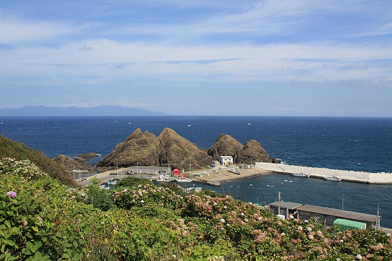 File:Obi Island and Port of Tappi 01.jpg