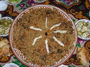 Ош-плов[en], основное блюдо в узбекской, таджикской и бухарско-еврейской[en] кухнях