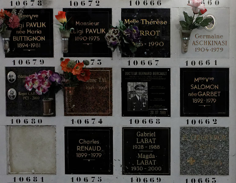 File:Père-Lachaise - Division 87 - Columbarium 10660-10678.jpg