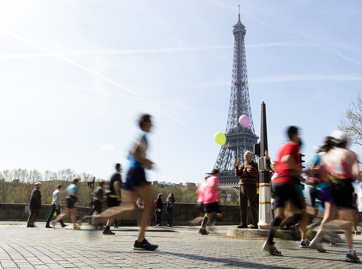 Париж 2015. Марафон во Франции. Население Парижа 2021. Paris Marathon 2022. Марафон башня.