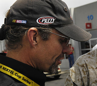 Fortune Salaire Mensuel de Kyle Petty Combien gagne t il d argent ? 25 000 000,00 euros mensuels