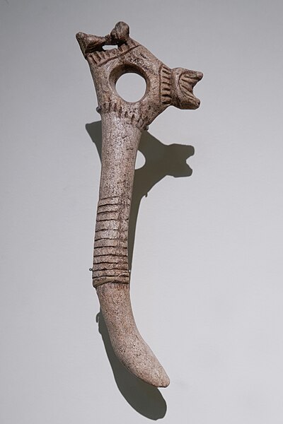 File:Pierced baton with twine pattern MHomme ArtsEtPrehistoire.jpg