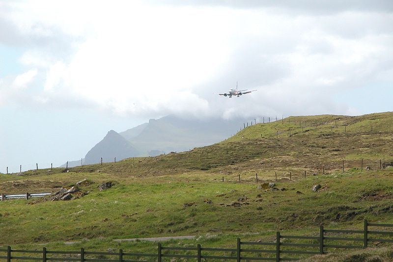 File:Plane landing at Vágar Airport, Faroe Islands.JPG