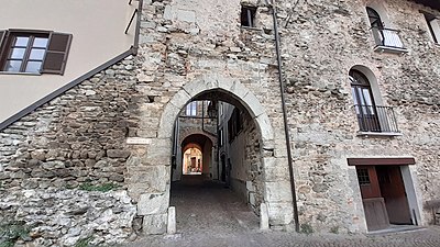 Burgu ed Garesce, Porta Liazoliorum