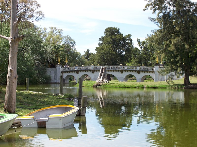 File:Puente del trencito de la República de los Niños.jpg