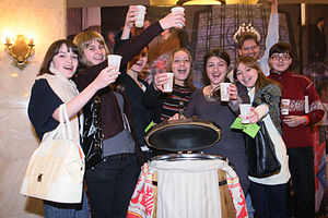 English: Ceremony of ladling out mead at Moscow University Русский: Церемония разлива праздничной медовухи в МГУ