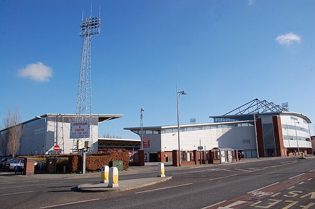 Racecourse Ground - Wikipedia