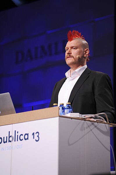 File:Re publica 2013 Tag 1 – Sascha Lobo (8717711739).jpg