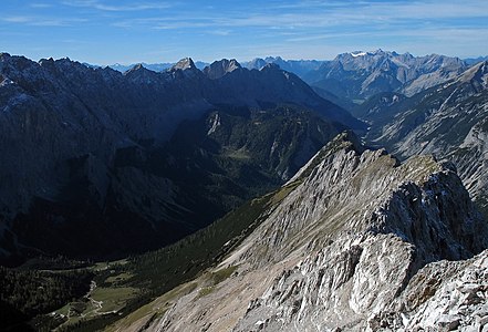 Rosslochkamm mit Hinterautal talauswärts Richtung Zugspitze