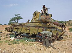 Menghancurkan tank di Hargeisa, Somaliland.jpg