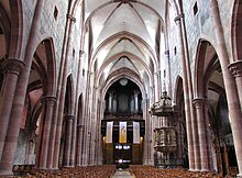 Vue du transept vers l'orgue