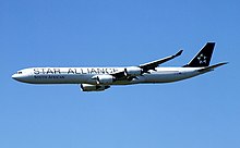 Un Airbus A340-600 di South African Airways in livrea Star Alliance.