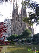 Plaza de Gaudí, frente a la Sagrada Familia, Barcelona.