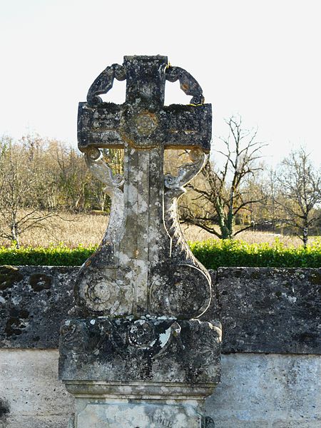 File:Saint-Pierre-de-Côle cimetière croix.JPG