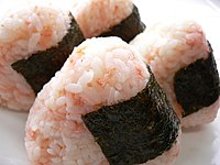 Salmon onigiri by yomi955.jpg