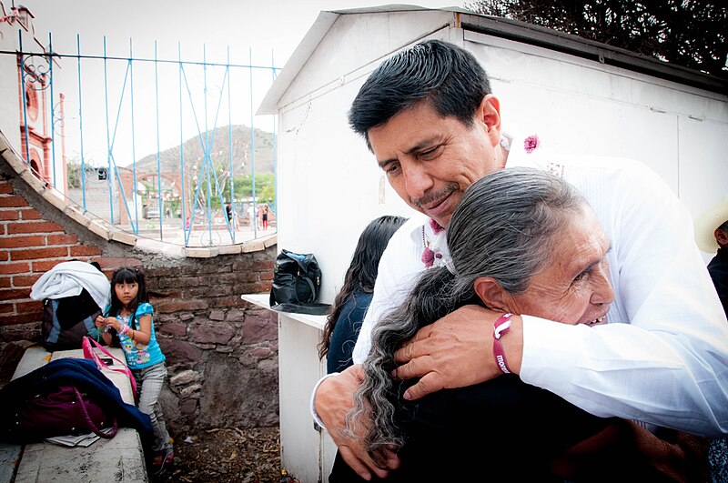 File:Salomon Jara y Andres Manuel Lopez Obrador 03.jpg