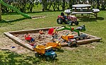 Миниатюра для Файл:Sandbox with toys on Röe gård 1.jpg