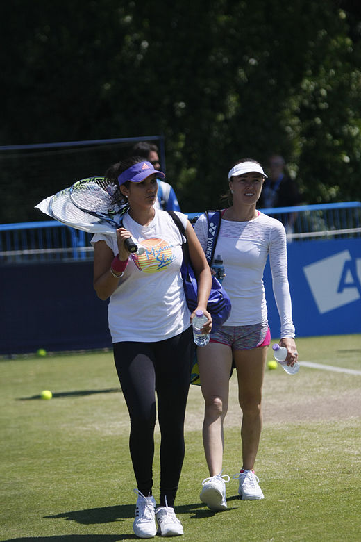 Sania Mirza (li) en Martina Hingis