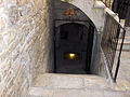 Scala d'accesso alla chiesa sotto il livello stradale