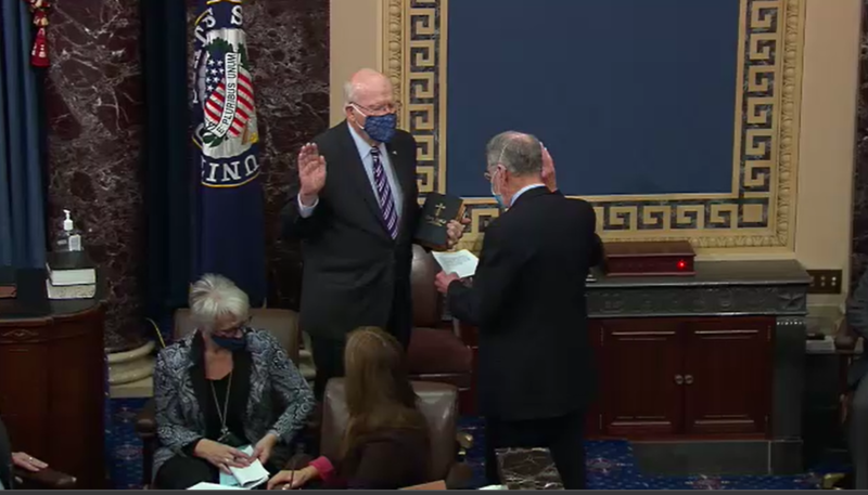 File:Senator Chuck Grassley administers the oath of office to President pro tempore Patrick Leahy.png