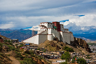 Shigatse 330px-Shigatse_Dzong3