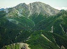 塩見岳から望む間ノ岳