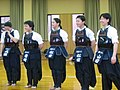 Des membres du club de l'Université pour femmes de Shoin, à Kobe, en armure, sans le casque ni les kote