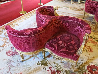 The "Indiscreet", a chair for three persons