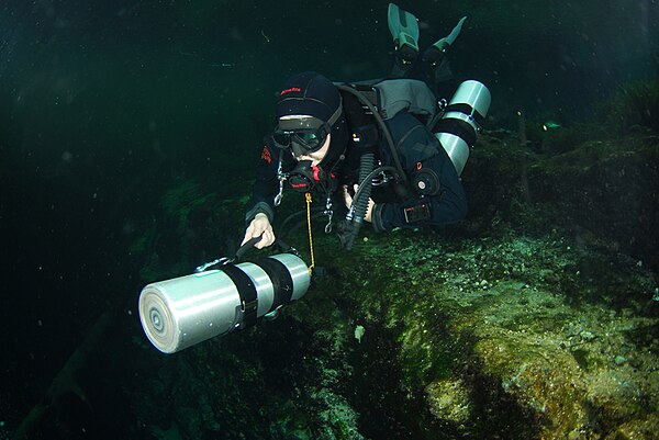 Sidemount diver pushing a cylinder in front