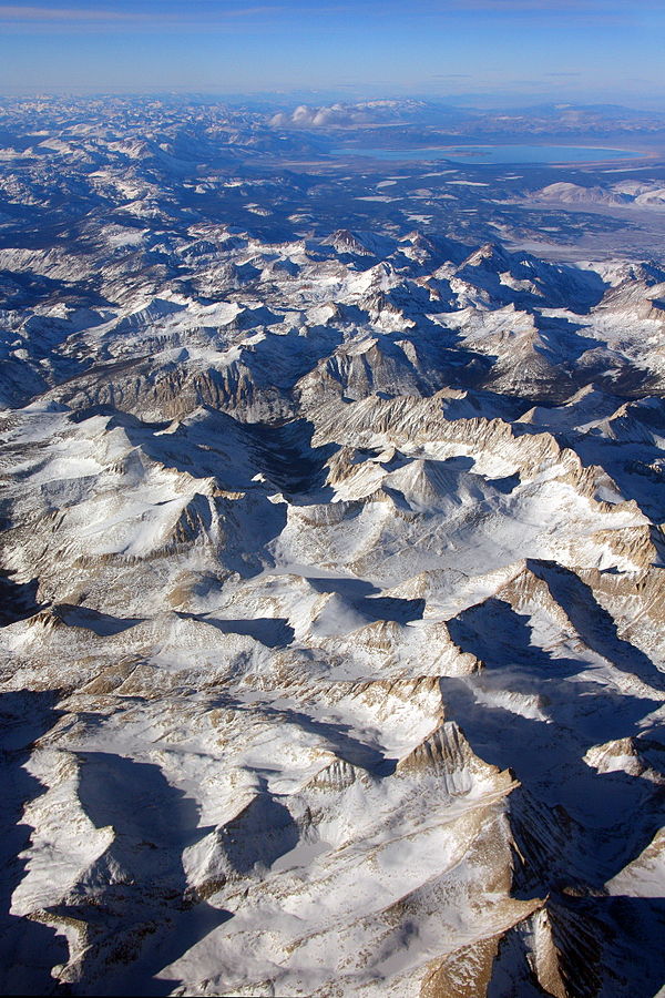 The Sierra's Mills Creek cirque (center) is on the west side of the Sierra Crest, south of Mono Lake (top, blue).