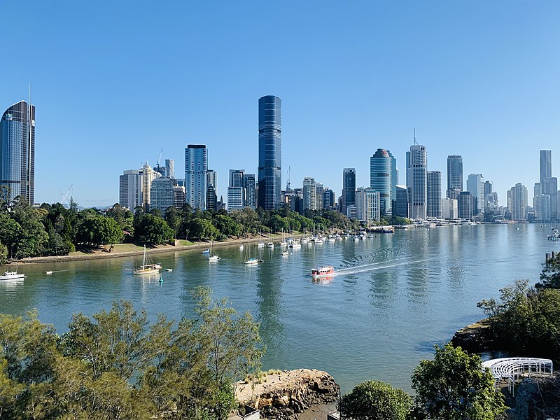 File:Skylines of Brisbane in winter misty morning seen from Kangaroo Point, Queensland 04.jpg