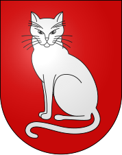 На червоному фоні сидить срібний кіт (Собріо[en], Швейцарія)