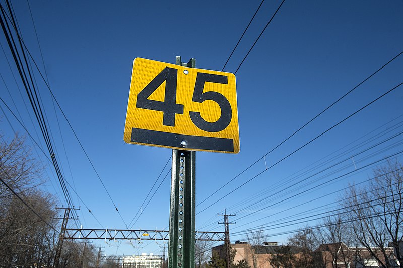 File:Speed Restriction Signs (11343937544).jpg