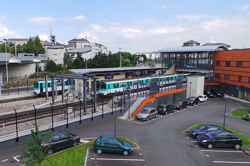 File:Station métro Créteil-Pointe-du-Lac - 20130627 170810.jpg