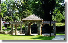 abrigo de pedra em Independence Park, Charlotte, NC.jpg